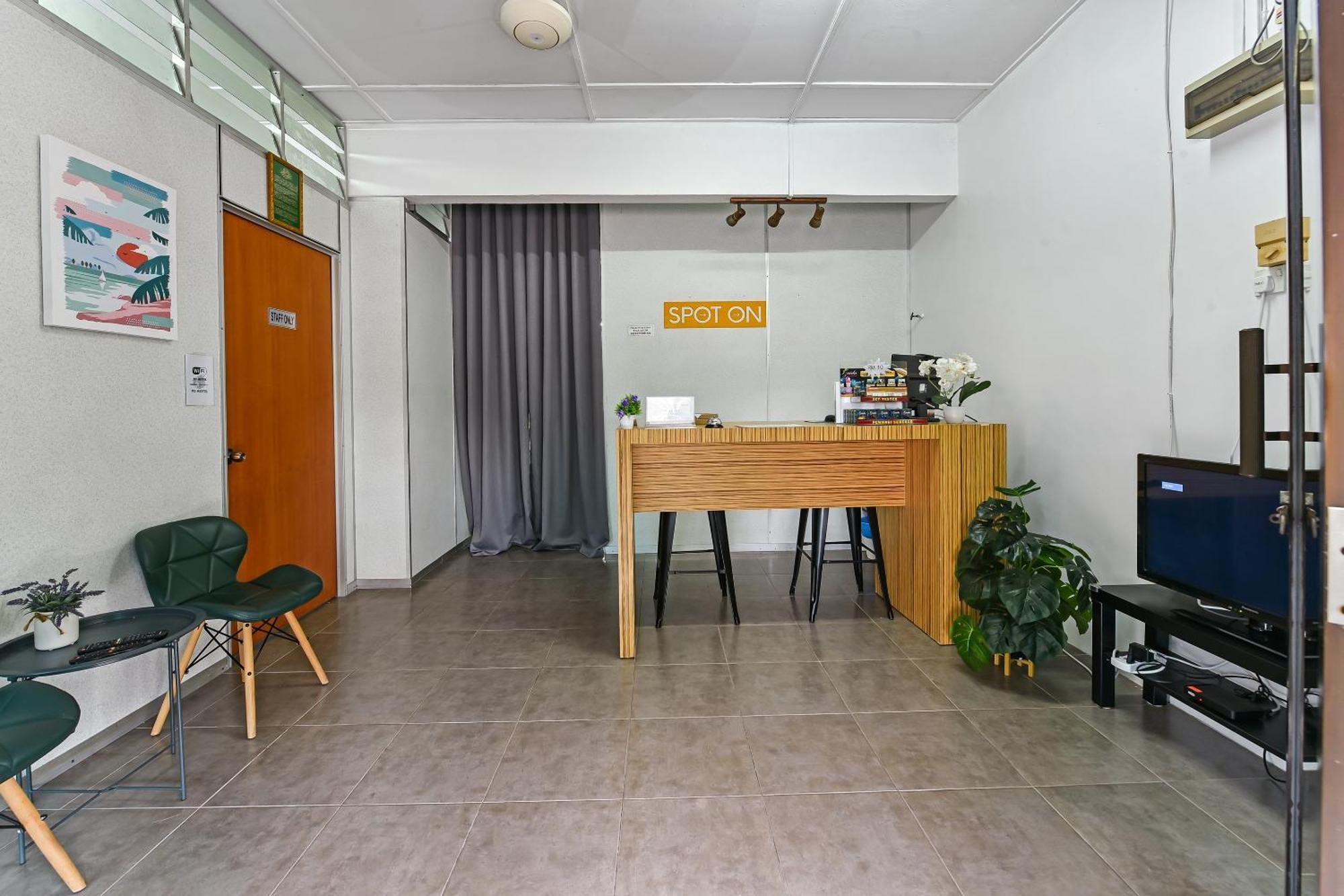 Spot On 90541 Pd Motel Петалинг Джая Екстериор снимка